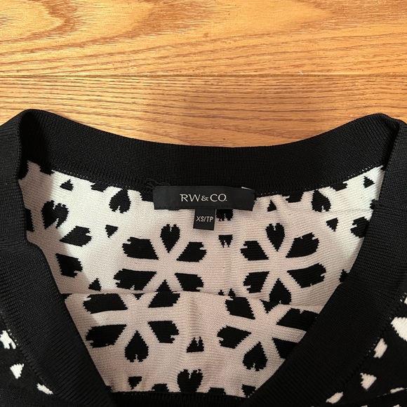 4/&10 RW&Co Skirt - Picture 2 of 2